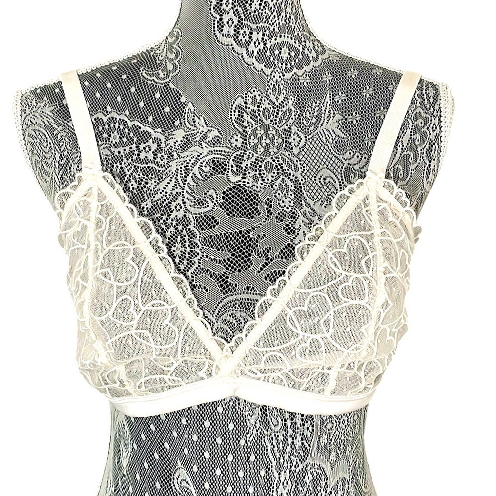 Victoria’s Secret tease white hearts sheer lace bralette. Size XL